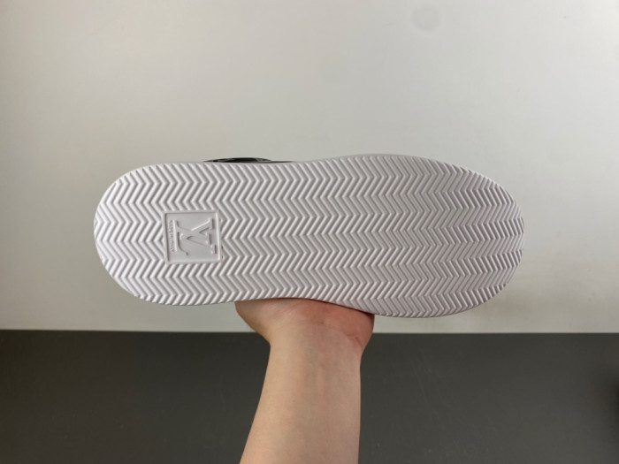 LOU1VTON SNEAKER