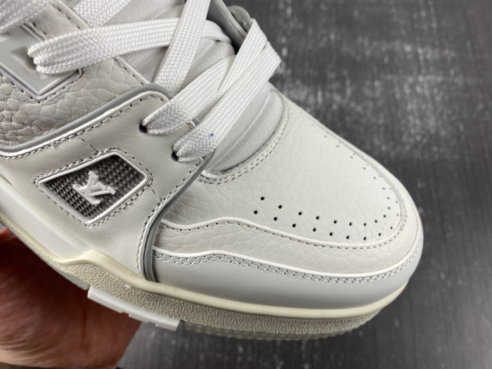 LOU1VTON trainer (EU47)