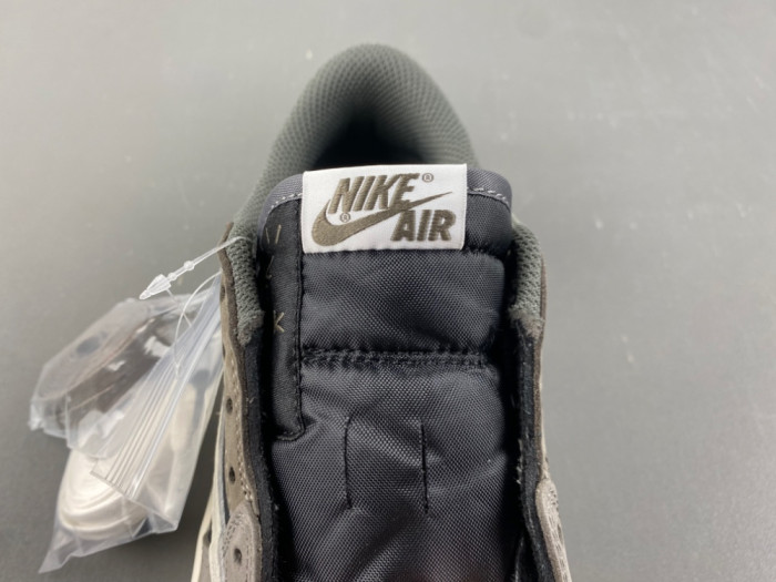 Travis Scott x Air Jordan 1 Low OG DM7866-001