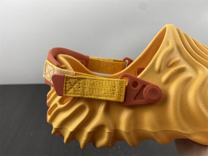 Cr*0*s pollex clog by salehe bembury urchin