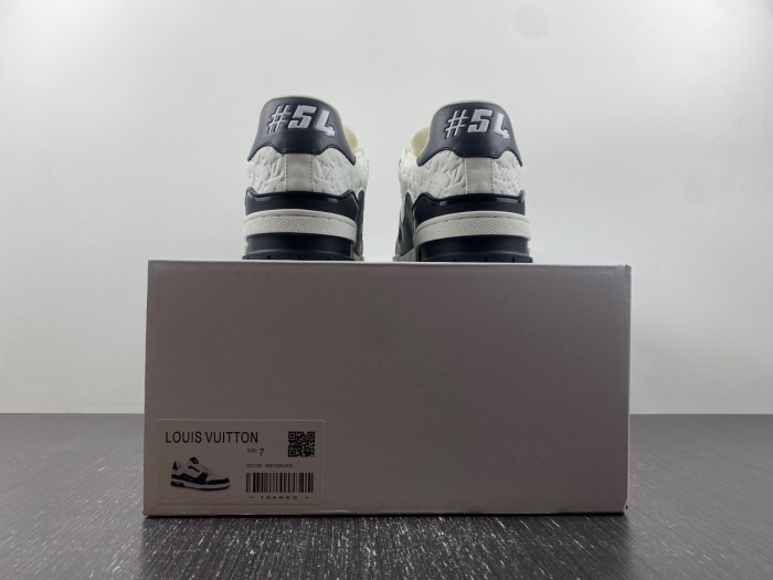 LOU1VTON trainer (EU47)