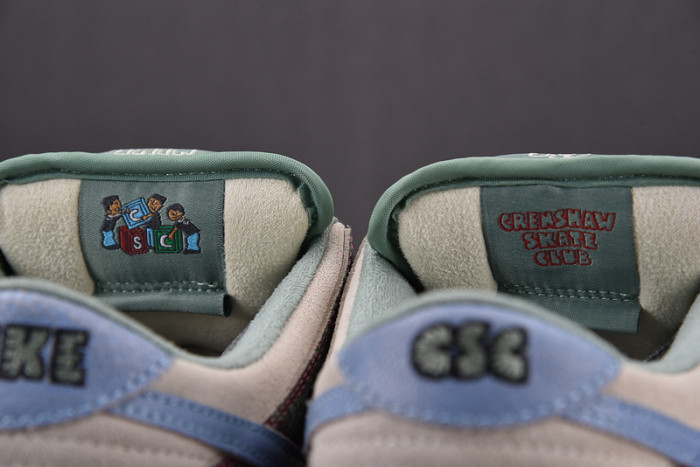 crenshaw skate club x nike sb dunk low fn4193-100