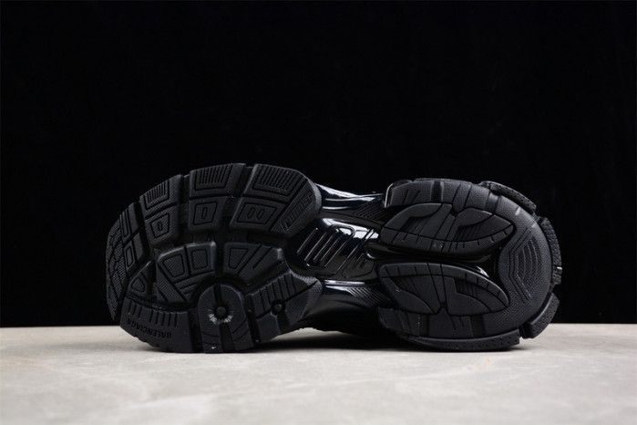 blcg runner sneaker (all black)