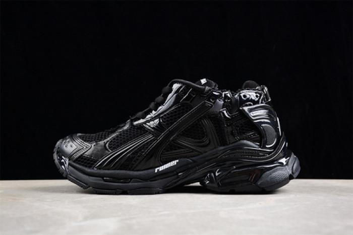 blcg runner sneaker (all black)