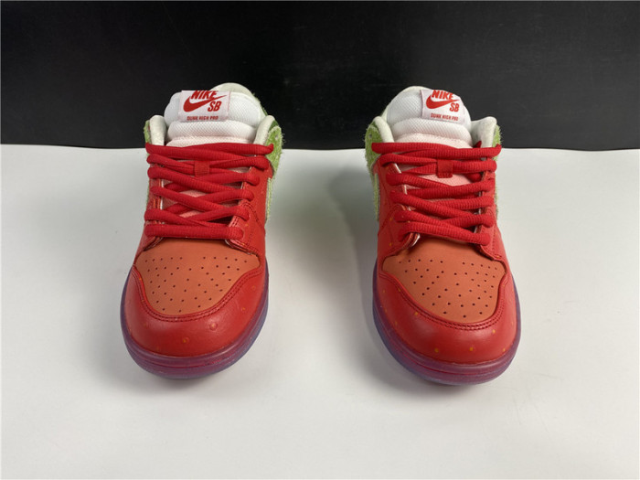nike sb dunk low strawberry cough cw7093-601