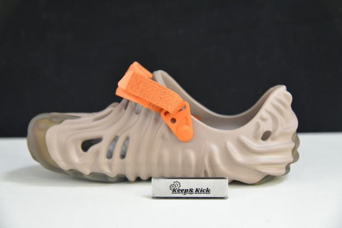 Cr*0*s pollex clog by salehe bembury urchin